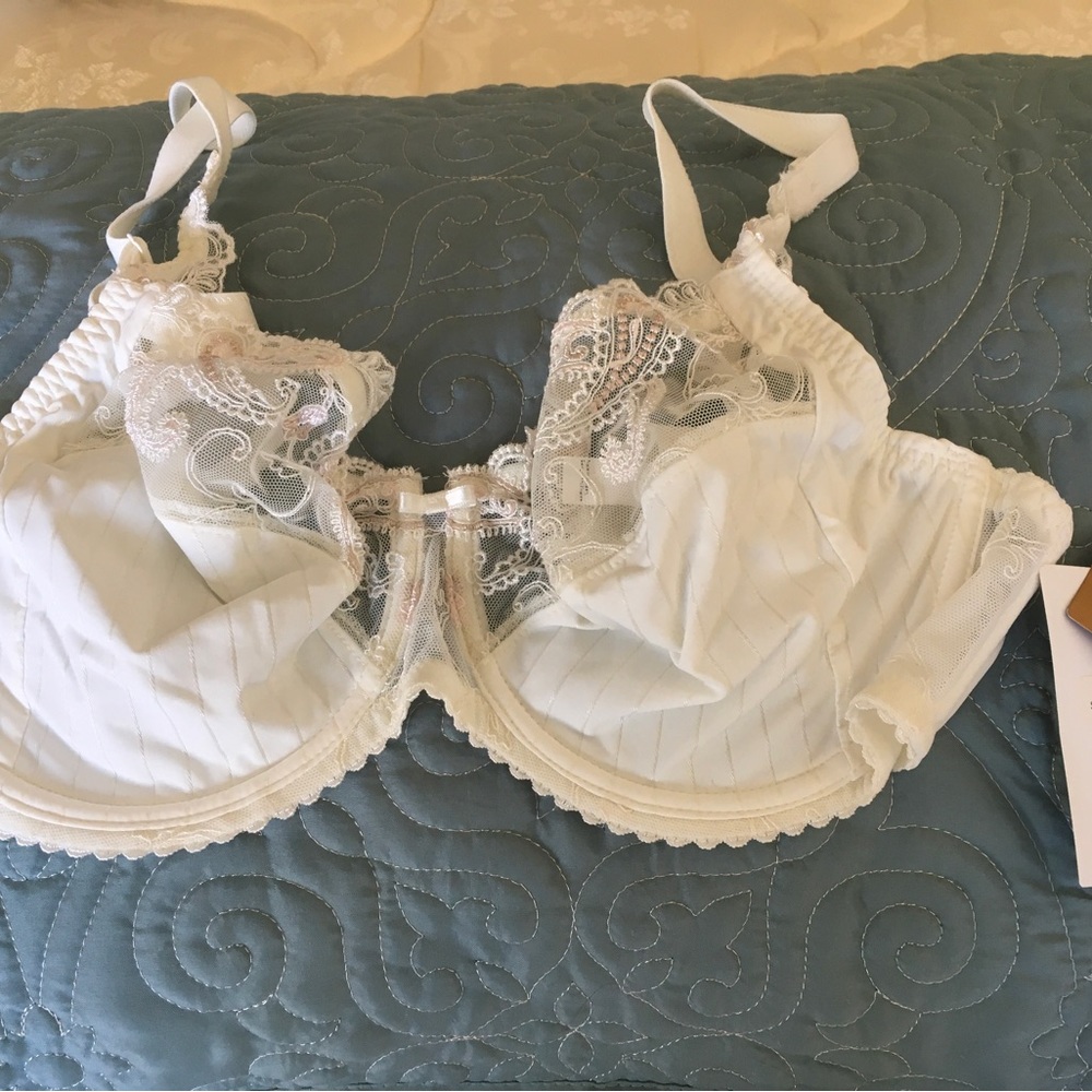 Chantelle bra